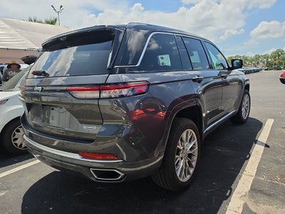 2022 Jeep Grand Cherokee Summit