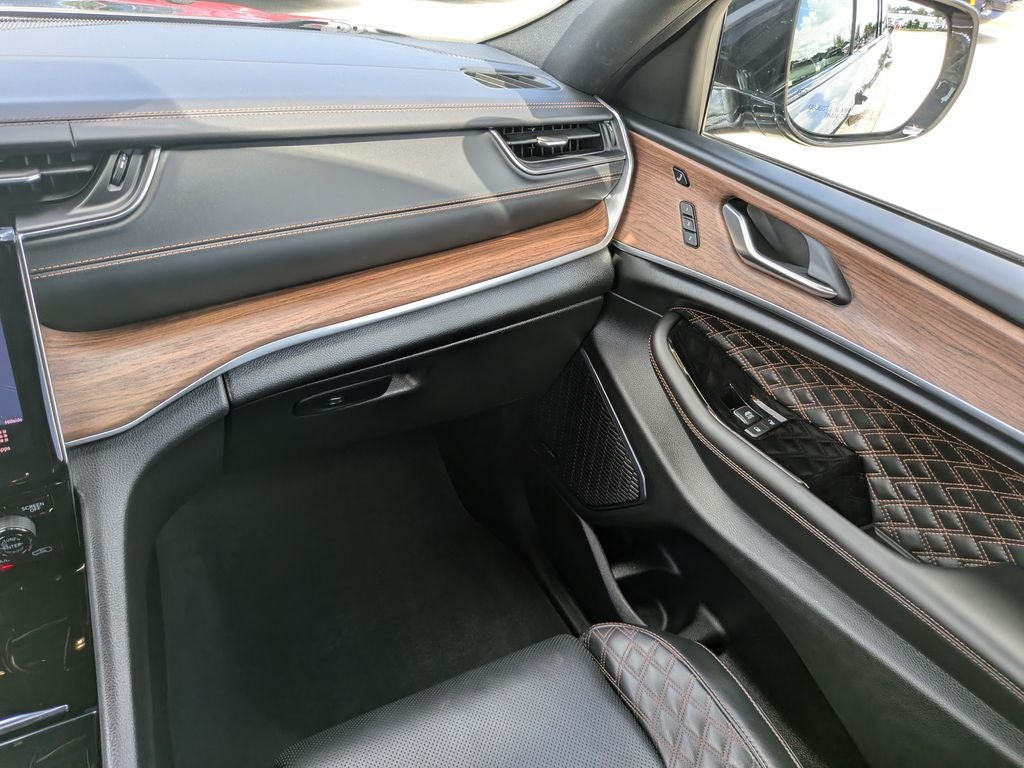 2022 Jeep Grand Cherokee Summit