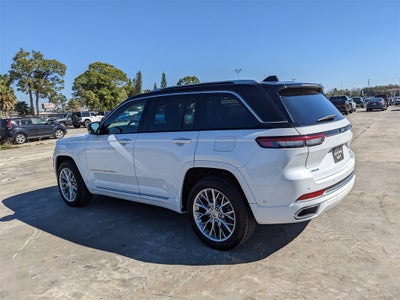 2022 Jeep Grand Cherokee Summit