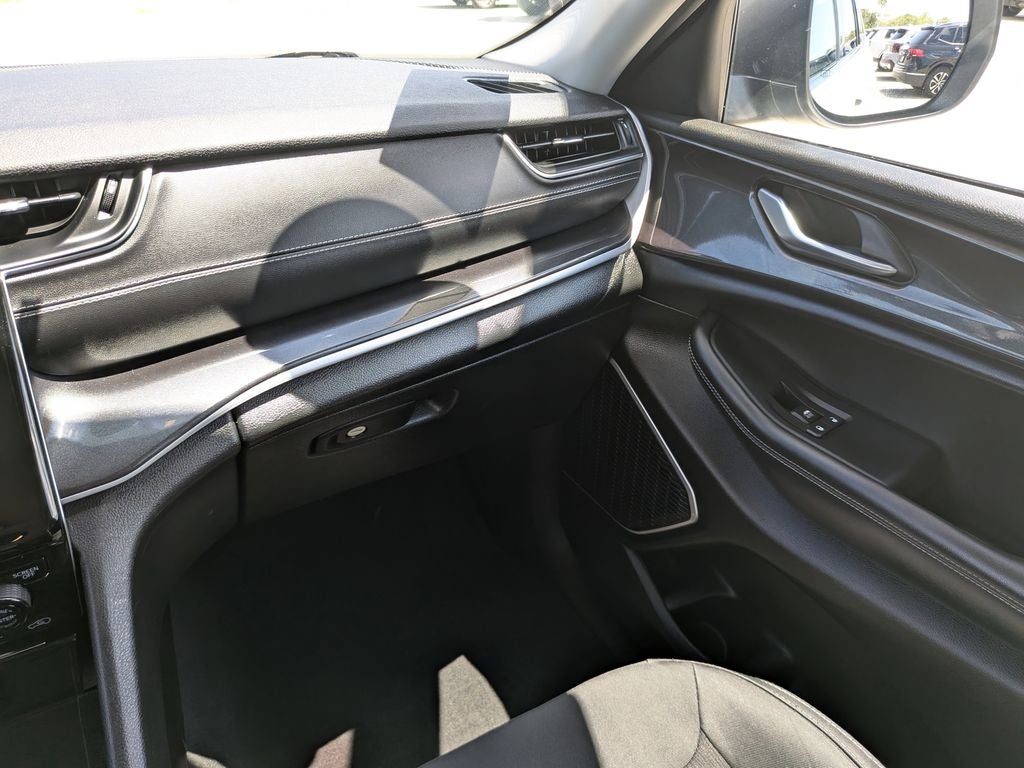 2022 Jeep Grand Cherokee L Laredo