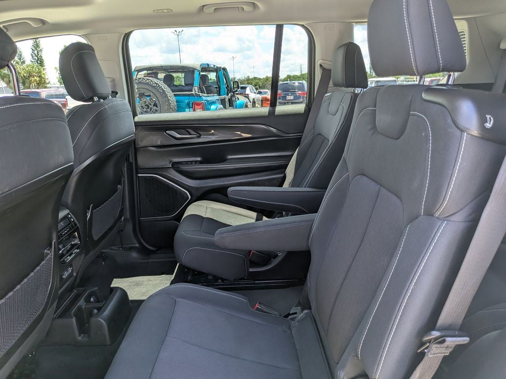 2022 Jeep Grand Cherokee L Laredo