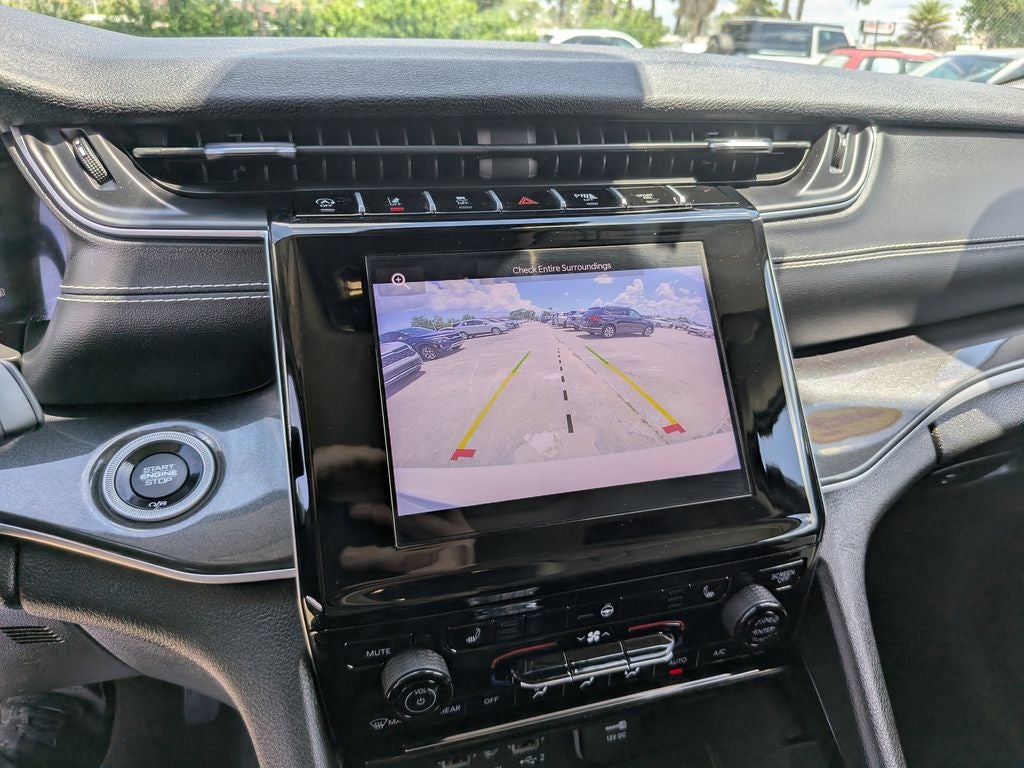 2022 Jeep Grand Cherokee L Laredo