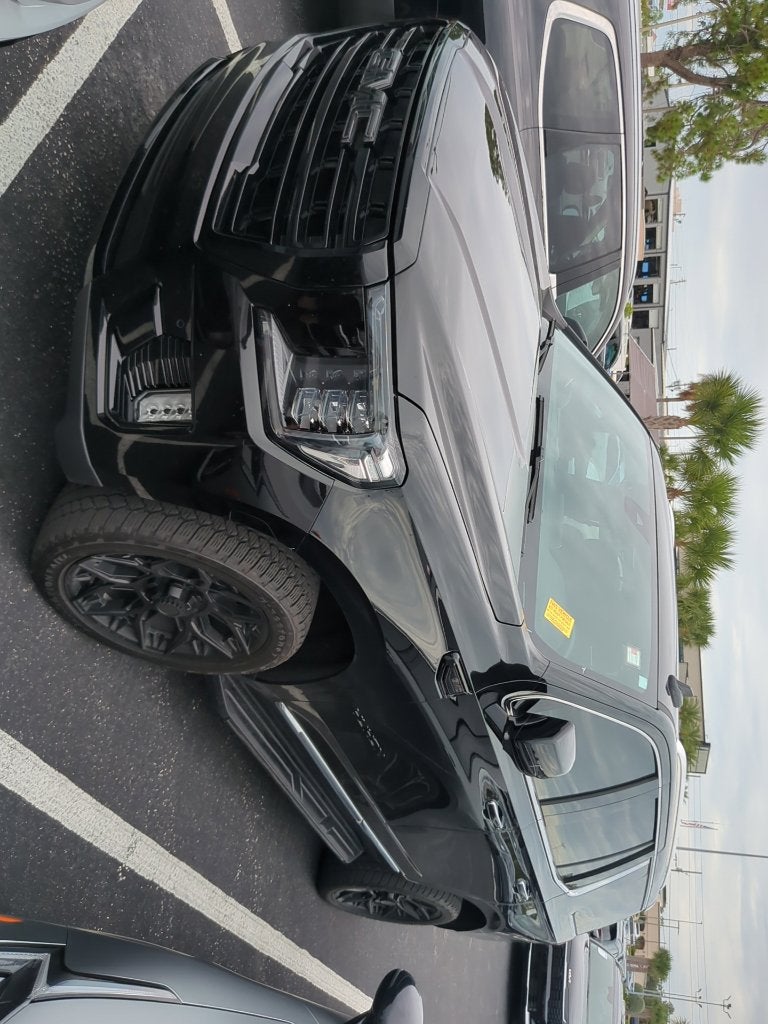 2022 GMC Yukon SLT