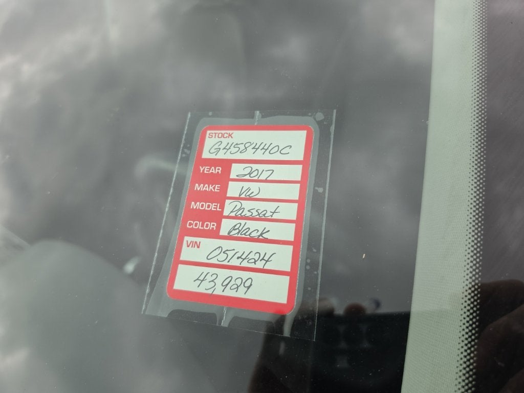 2017 Volkswagen Passat 1.8T R-Line