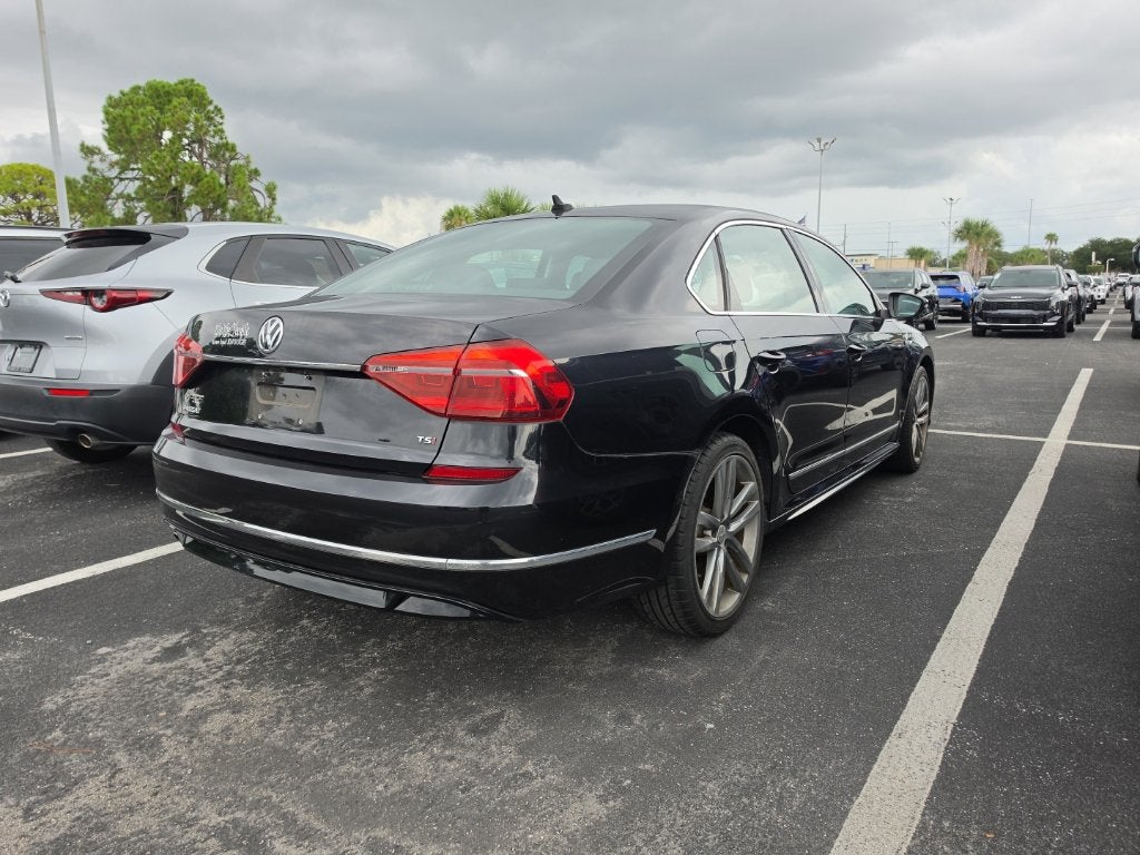 2017 Volkswagen Passat 1.8T R-Line