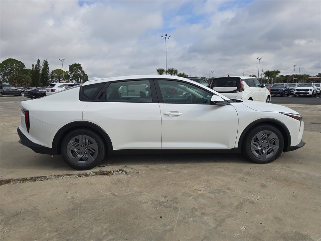 2025 Kia K4 LX