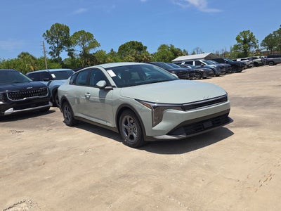2026 Kia K4 LXS
