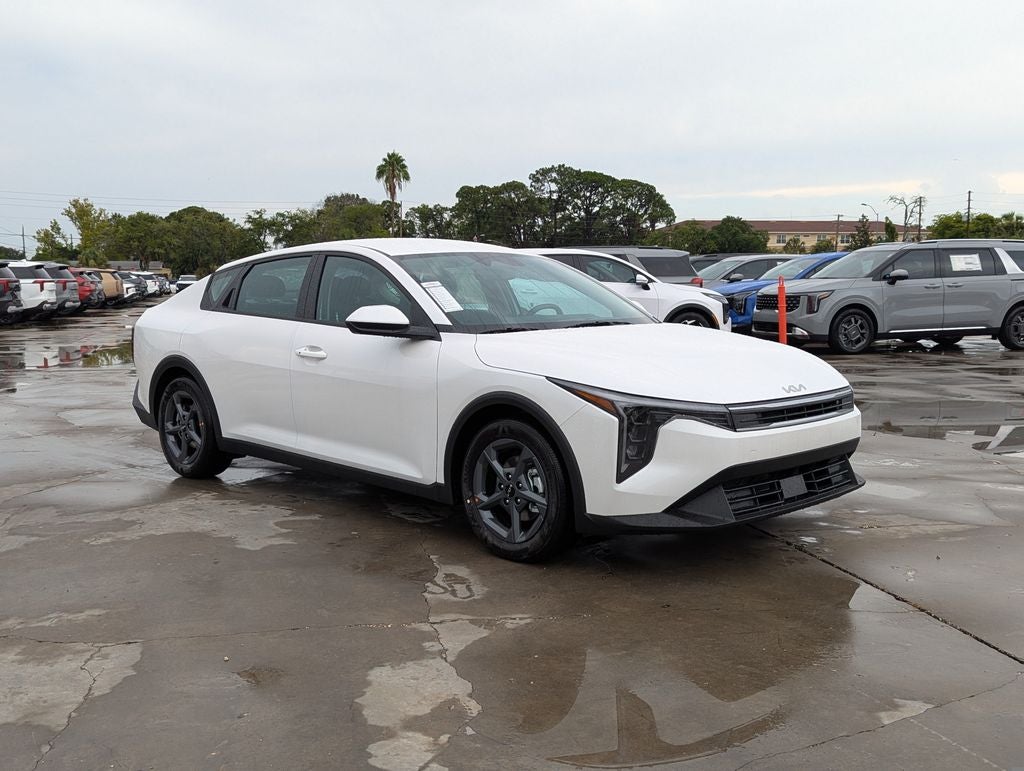 2026 Kia K4 LXS