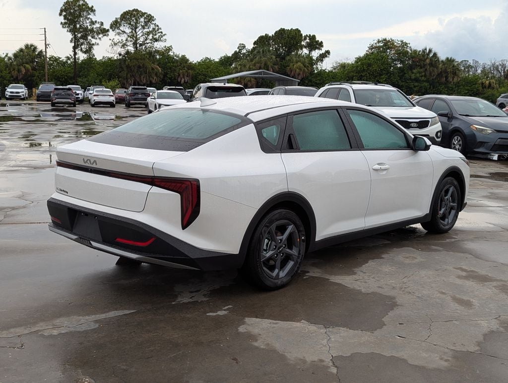2026 Kia K4 LXS