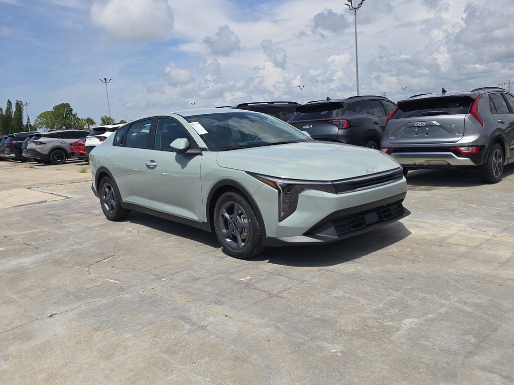 2026 Kia K4 LXS