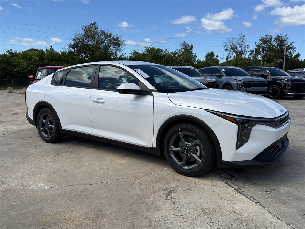2025 Kia K4 LXS