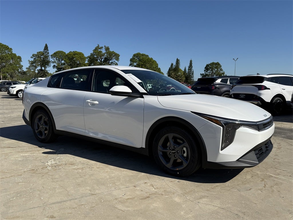 2025 Kia K4 LXS
