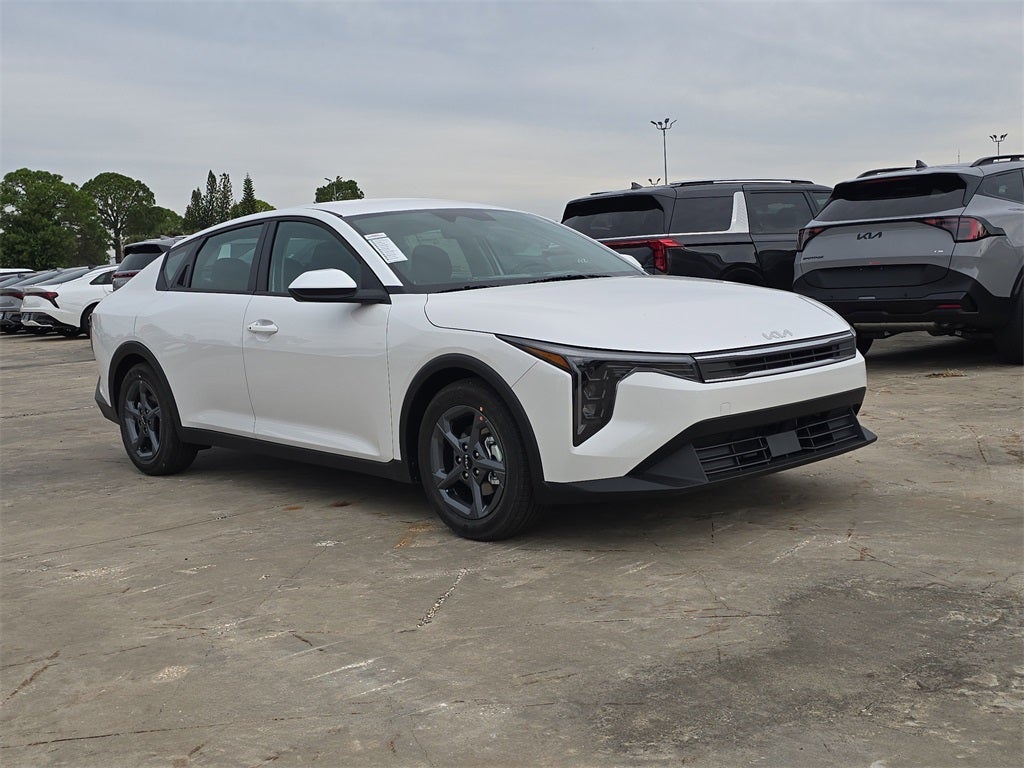 2025 Kia K4 LXS