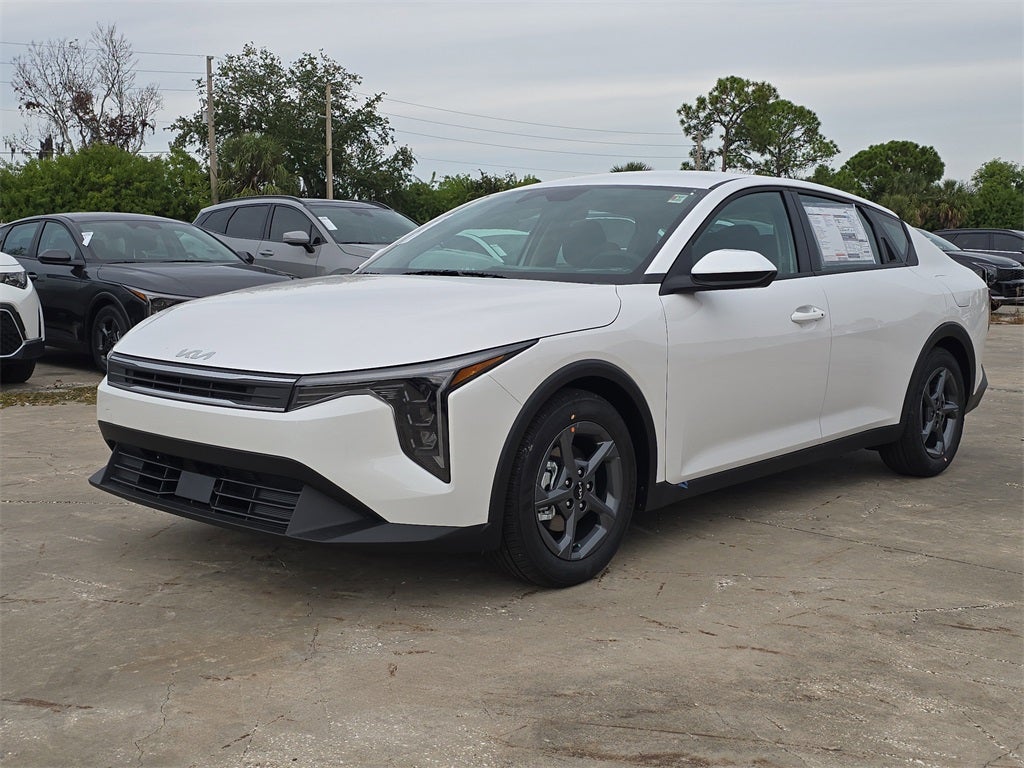 2025 Kia K4 LXS