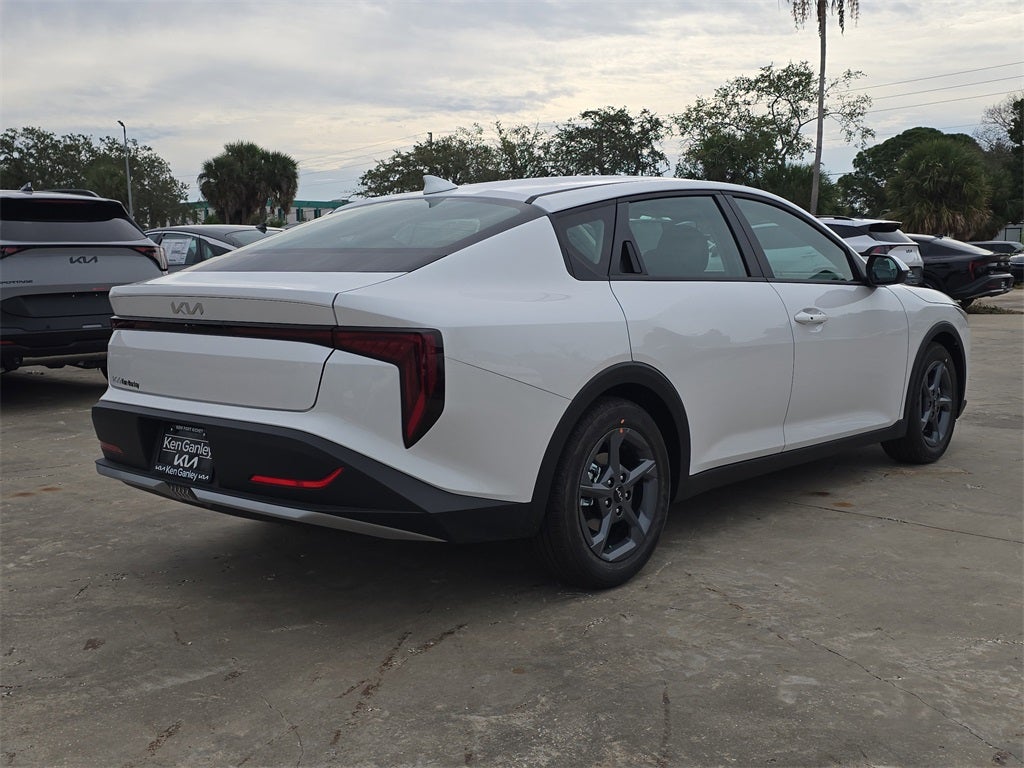 2025 Kia K4 LXS