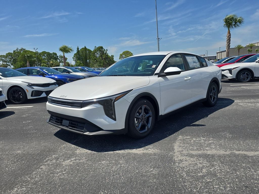 2026 Kia K4 LXS