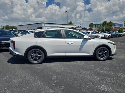 2026 Kia K4 LXS