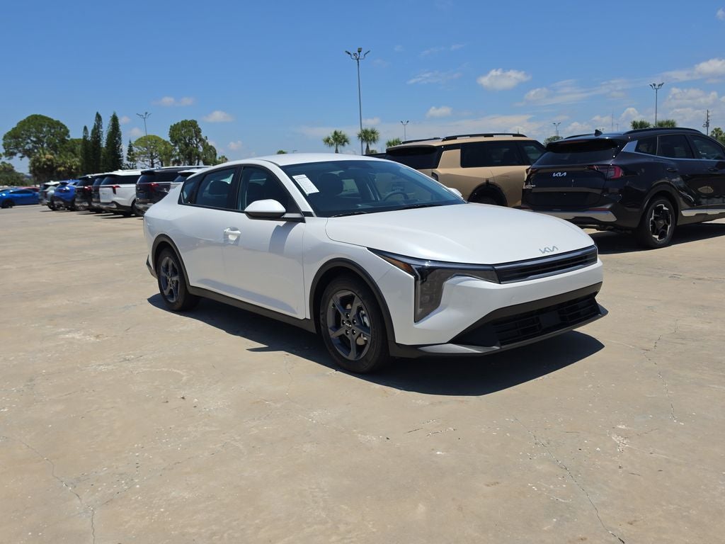 2026 Kia K4 LXS