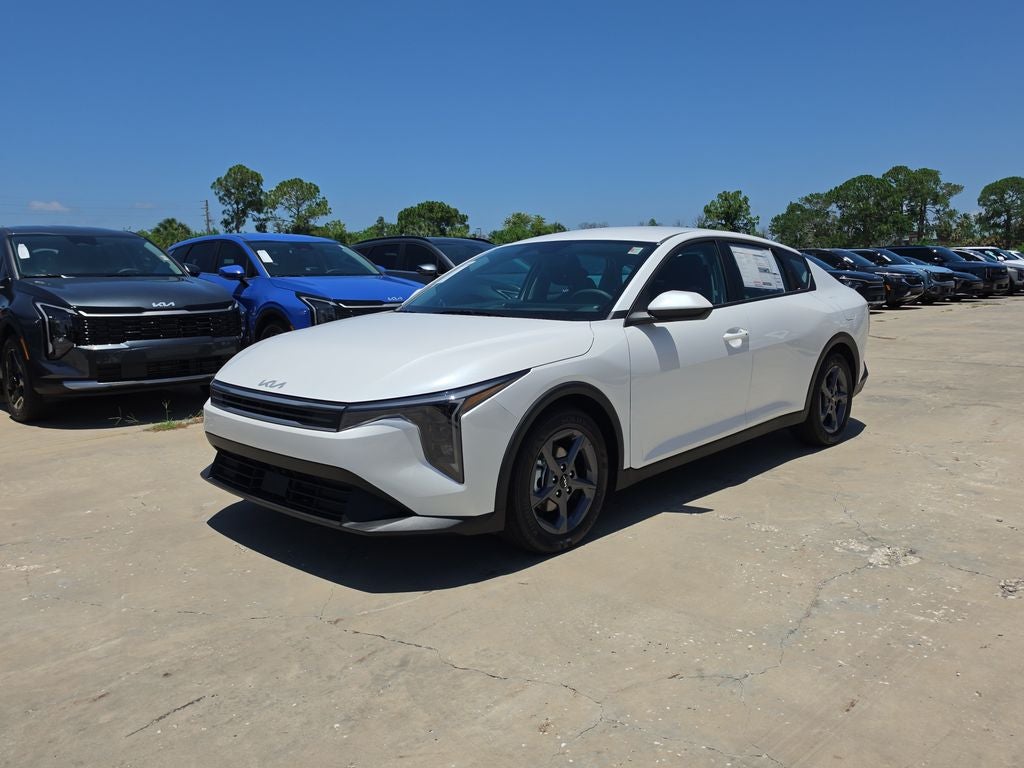 2026 Kia K4 LXS