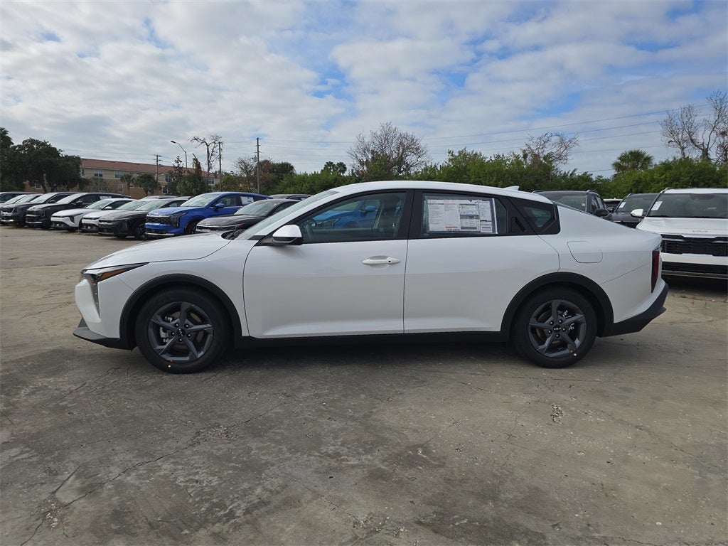 2025 Kia K4 LXS