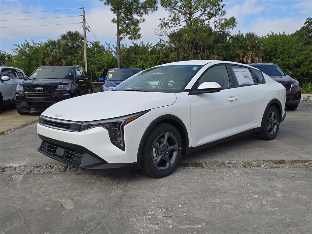 2025 Kia K4 LXS