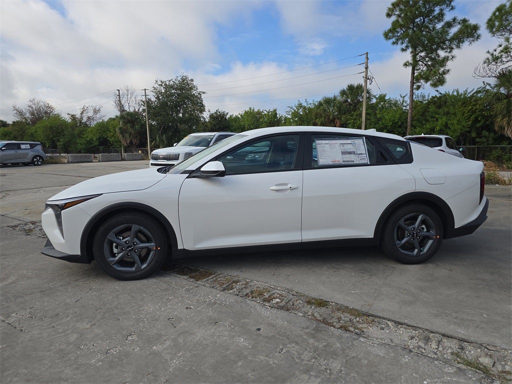 2025 Kia K4 LXS