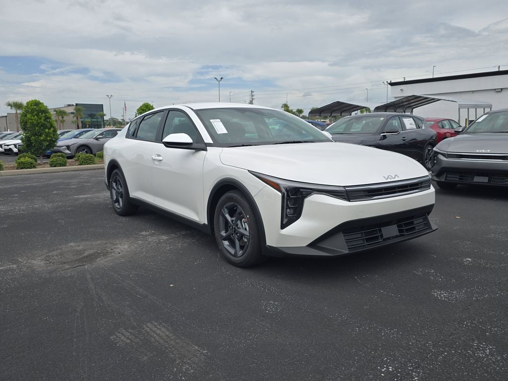 2026 Kia K4 LXS