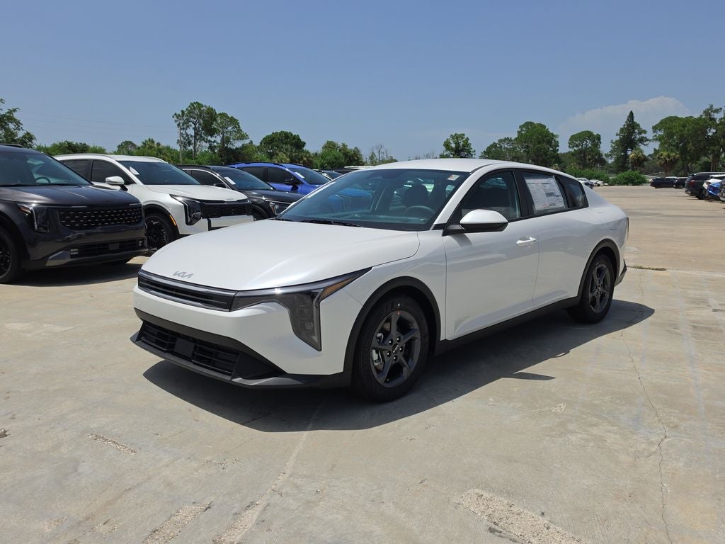 2026 Kia K4 LXS