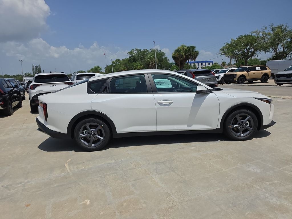 2026 Kia K4 LXS