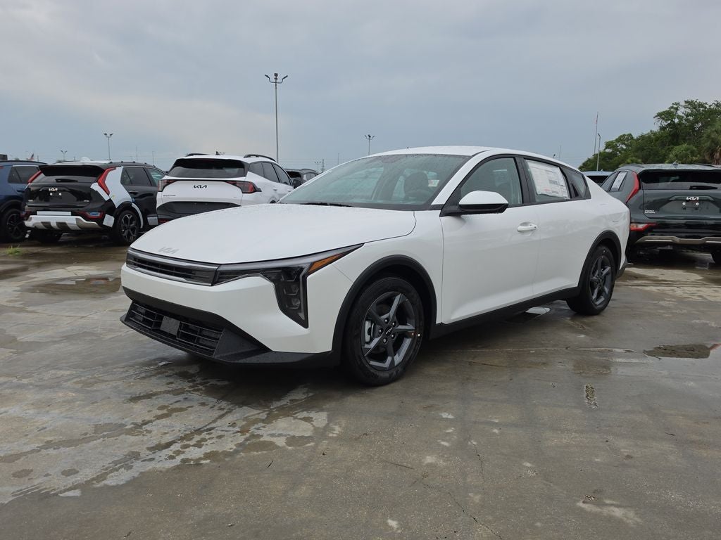 2026 Kia K4 LXS
