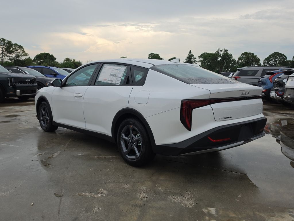 2026 Kia K4 LXS