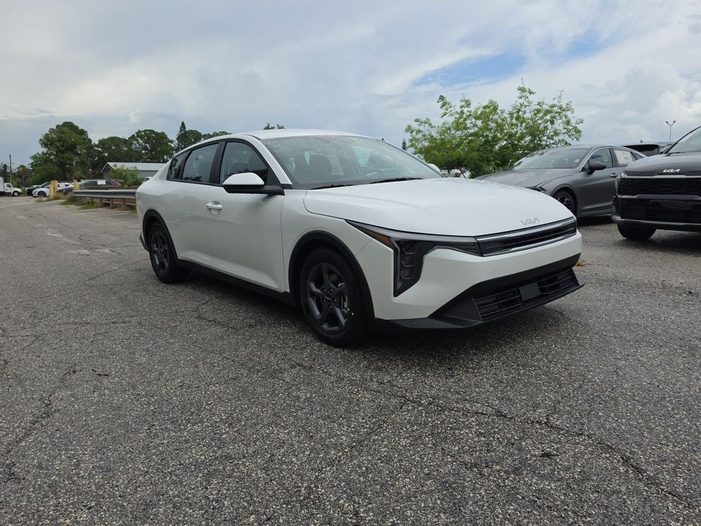 2026 Kia K4 LXS