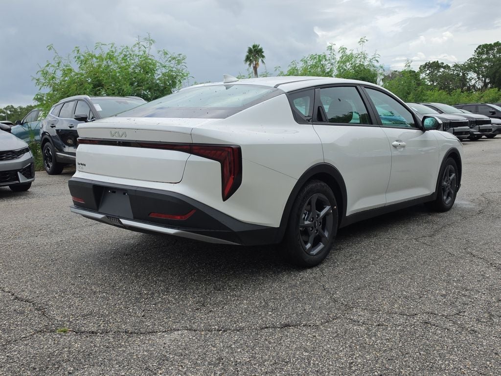 2026 Kia K4 LXS