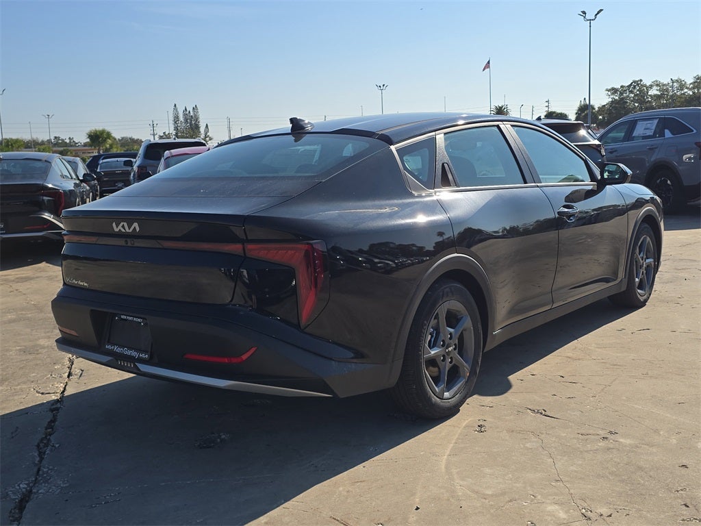 2025 Kia K4 LXS