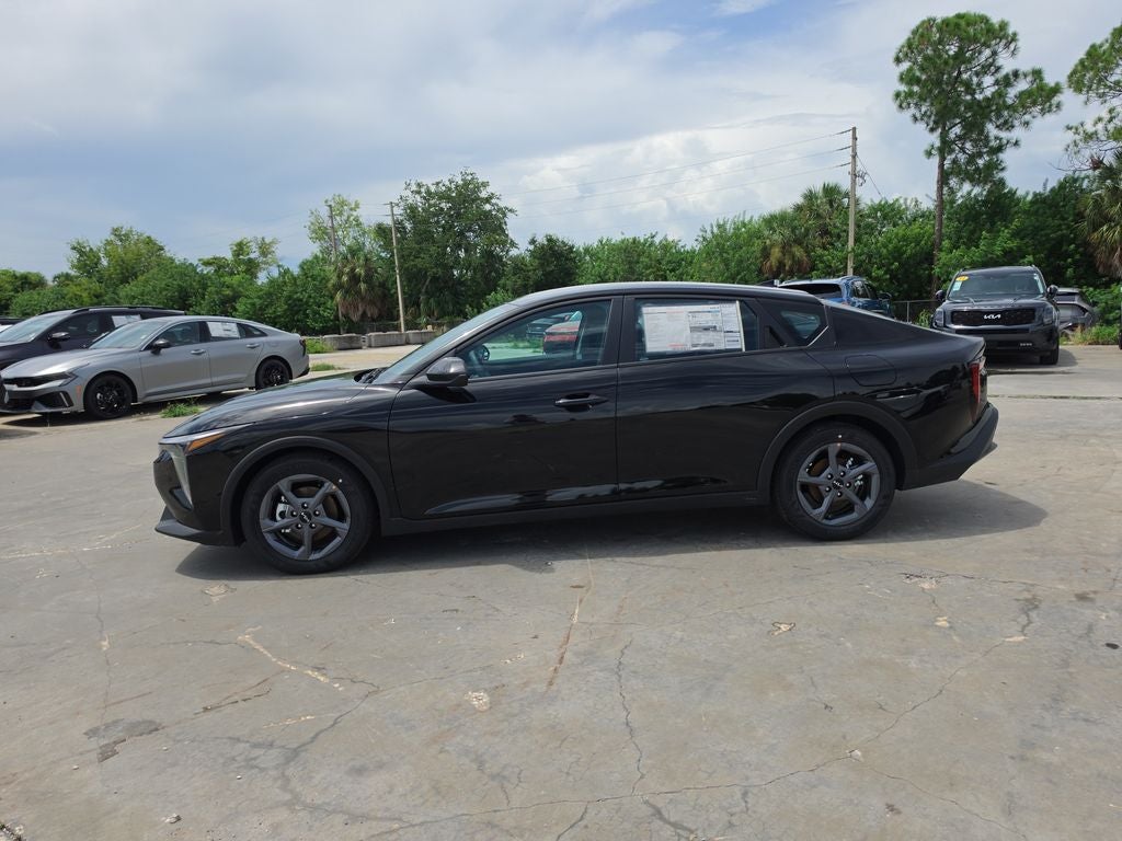 2026 Kia K4 LXS