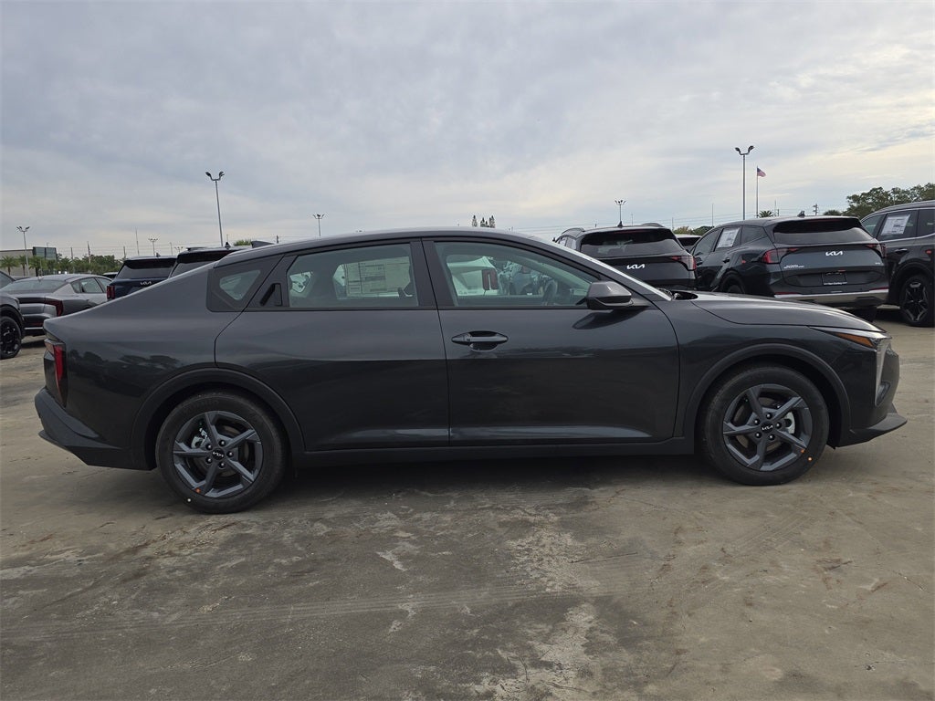 2025 Kia K4 LXS