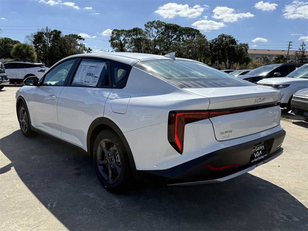 2025 Kia K4 LXS