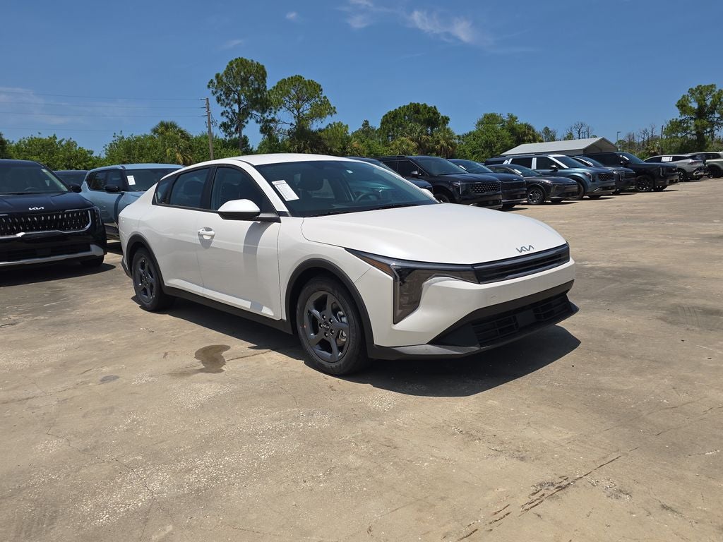 2026 Kia K4 LXS