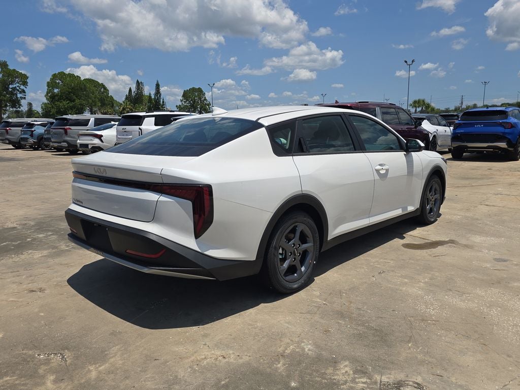 2026 Kia K4 LXS