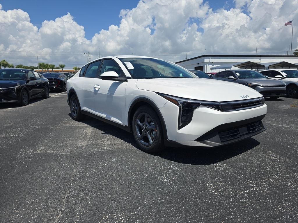 2026 Kia K4 LXS