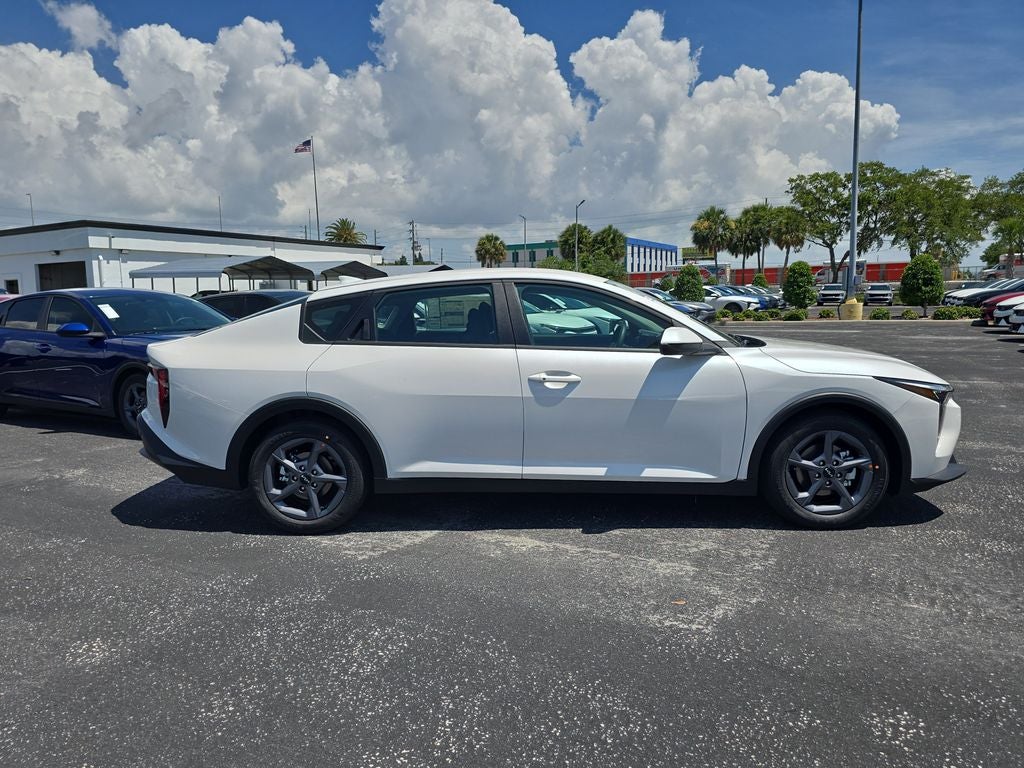 2026 Kia K4 LXS