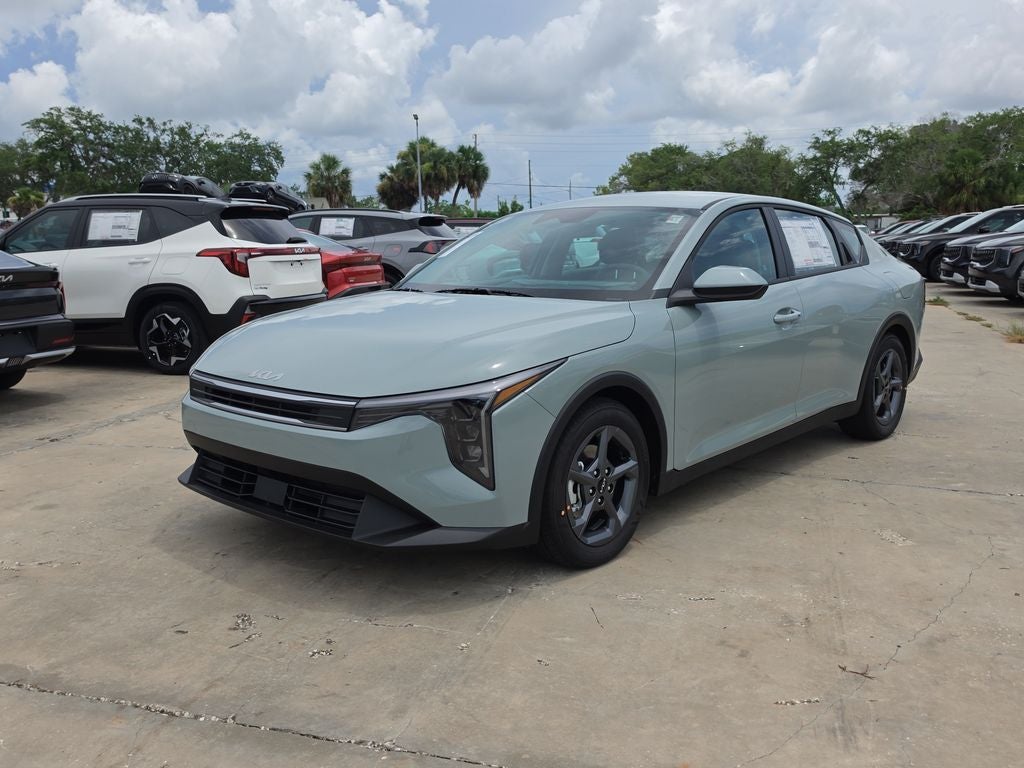 2026 Kia K4 LXS