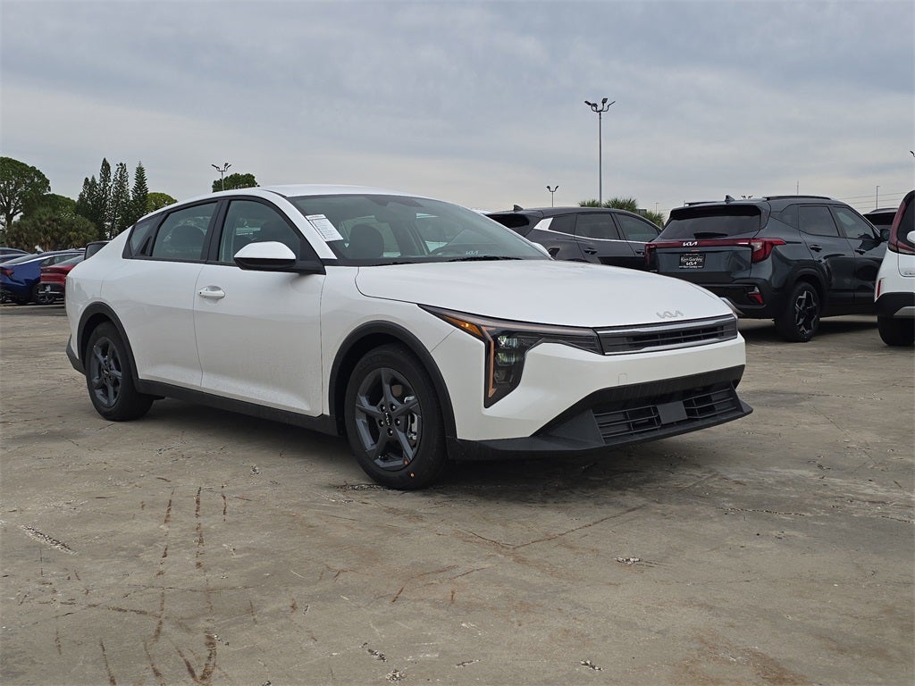 2025 Kia K4 LXS