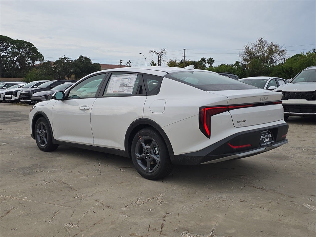 2025 Kia K4 LXS