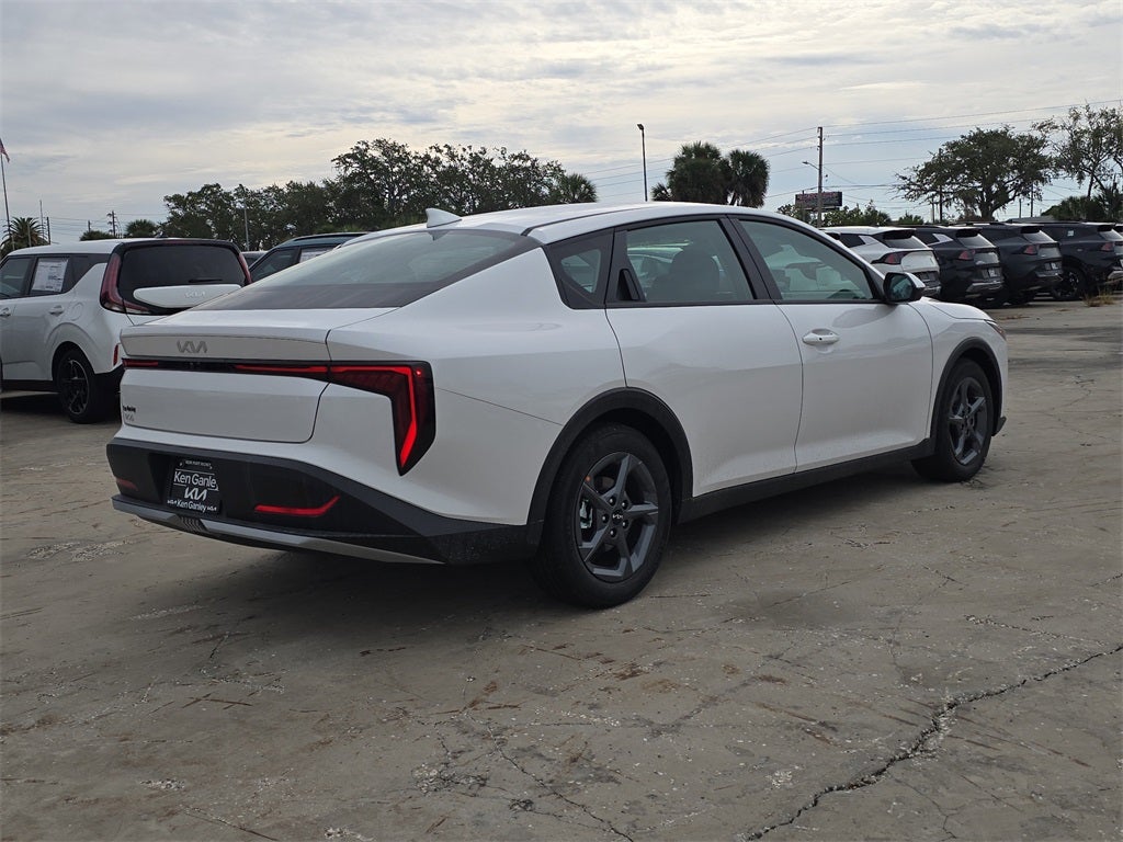 2025 Kia K4 LXS