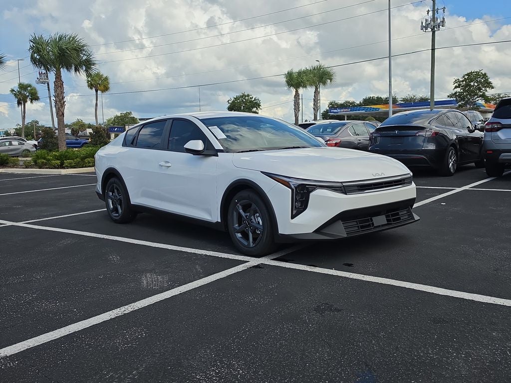 2026 Kia K4 LXS