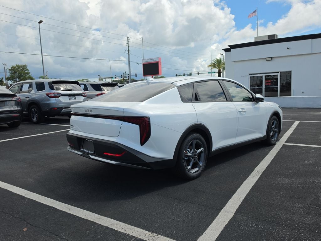 2026 Kia K4 LXS