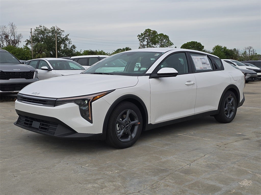 2025 Kia K4 LXS