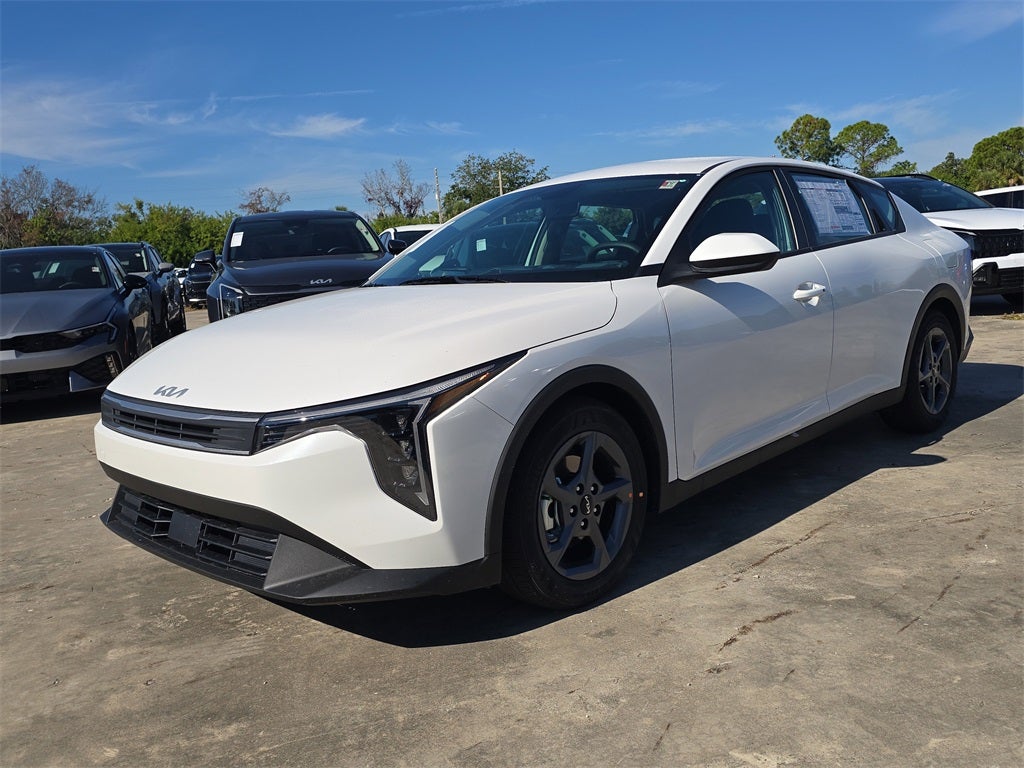 2025 Kia K4 LXS