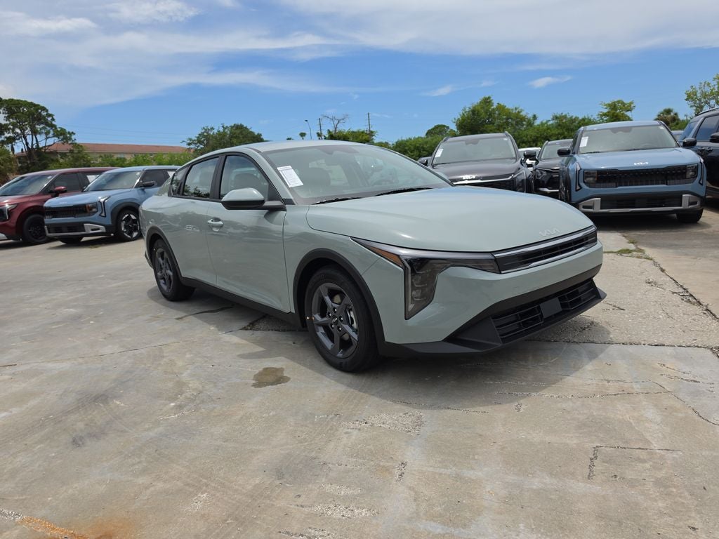 2026 Kia K4 LXS